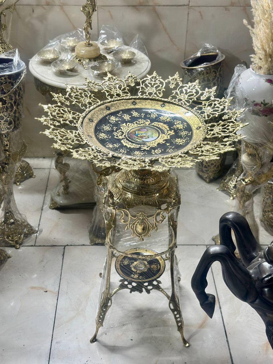 کنار سالنی چهارپایه کالسکه